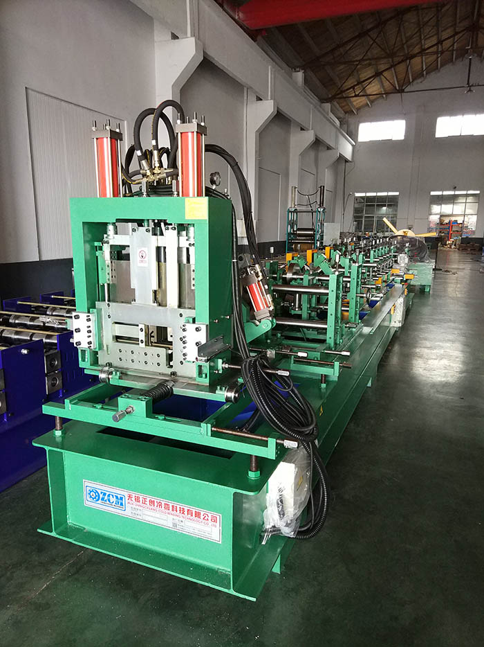 全自動CZ互換檁條機(jī)